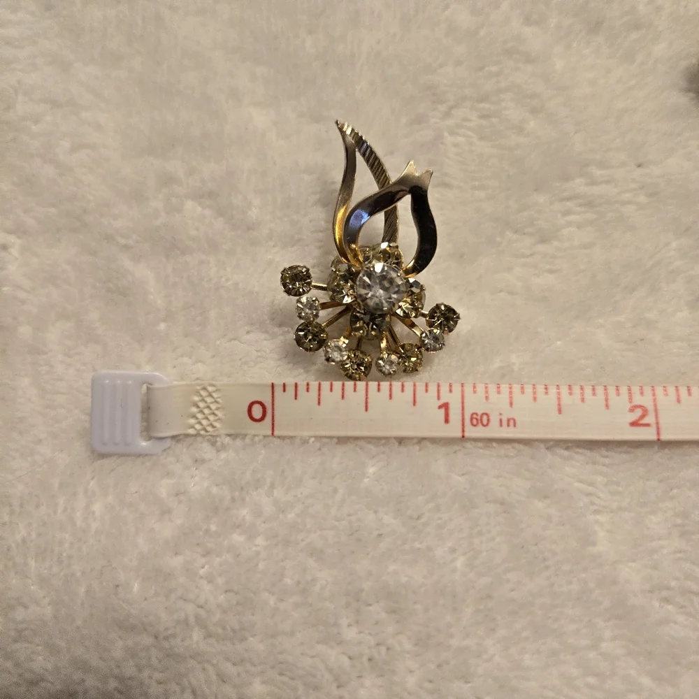 Vintage Sarah Coventry Gold Tone‎ Clip-on Earrings with 14 Clear & Yellow Stones